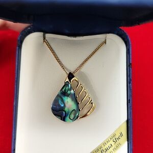 NWT Ariki Paua Shell 22K Gold Plated New Zealand Necklace